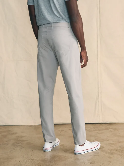 Movement™ 5-Pocket Pant Athletic Fit - Fossil